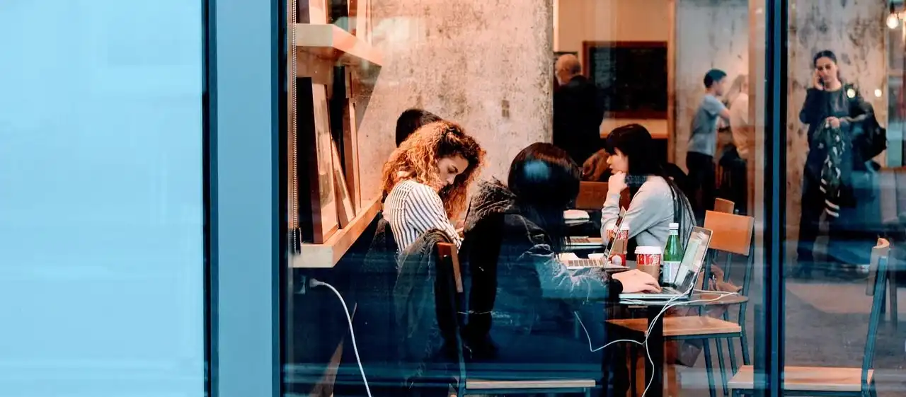 personne travail bureau tamise