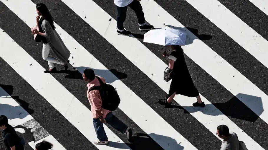 personnes allant au travail 